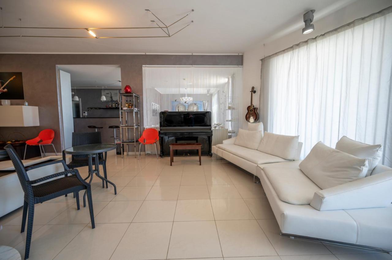 Villa Floyd Charming Rooms B&B ปาคีโน ภายนอก รูปภาพ
