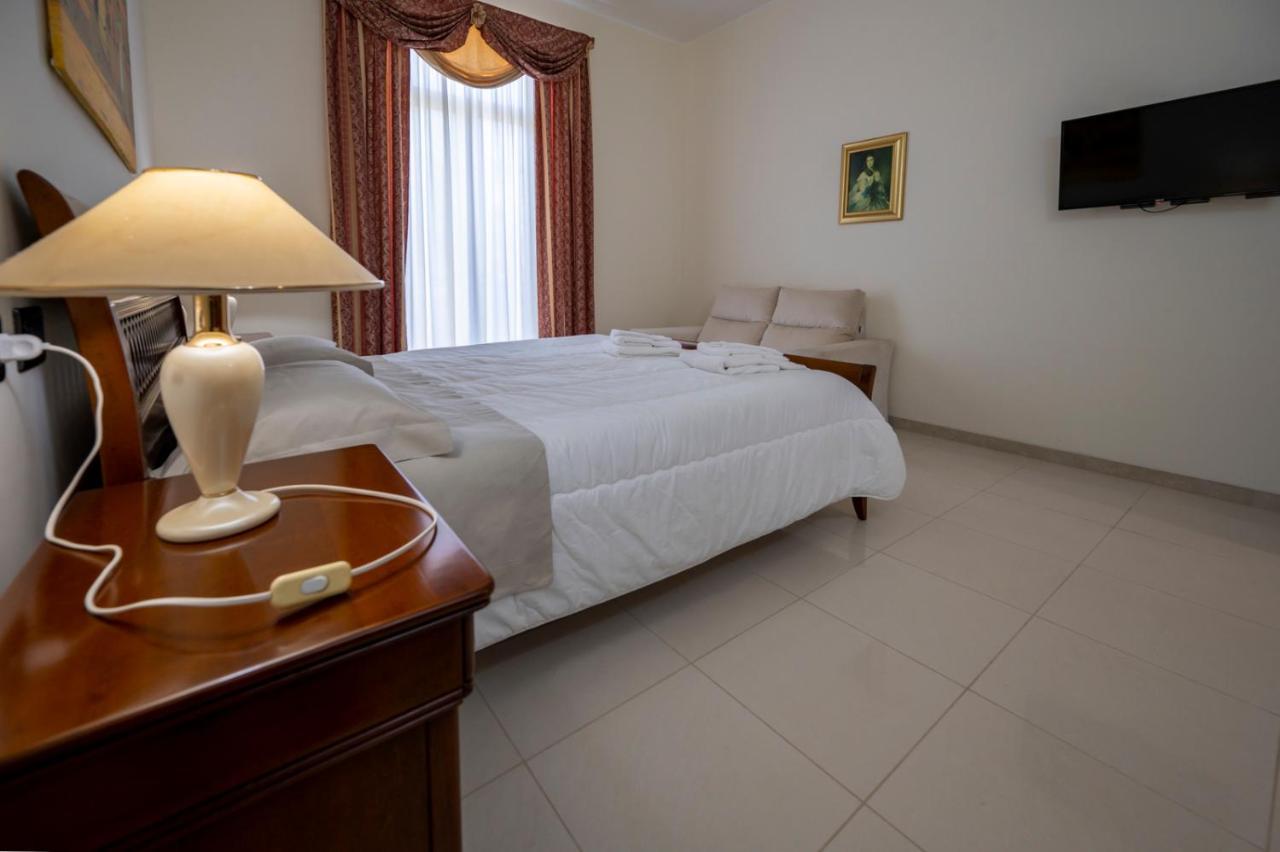 Villa Floyd Charming Rooms B&B ปาคีโน ภายนอก รูปภาพ