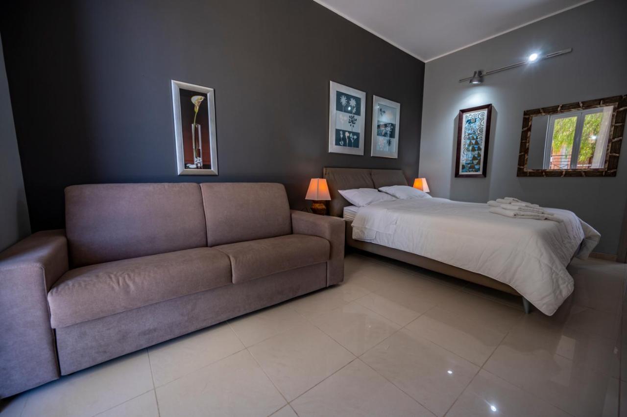 Villa Floyd Charming Rooms B&B ปาคีโน ภายนอก รูปภาพ