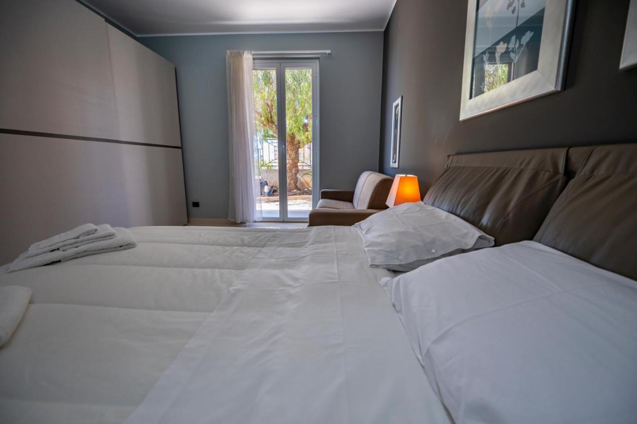 Villa Floyd Charming Rooms B&B ปาคีโน ภายนอก รูปภาพ