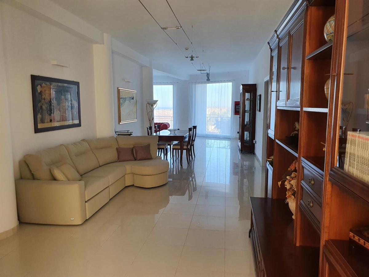 Villa Floyd Charming Rooms B&B ปาคีโน ภายนอก รูปภาพ