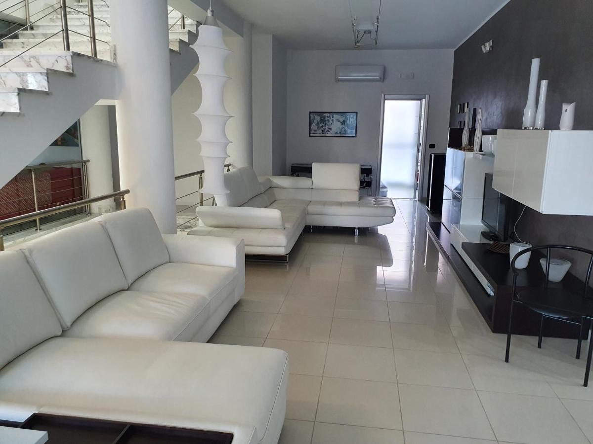 Villa Floyd Charming Rooms B&B ปาคีโน ภายนอก รูปภาพ